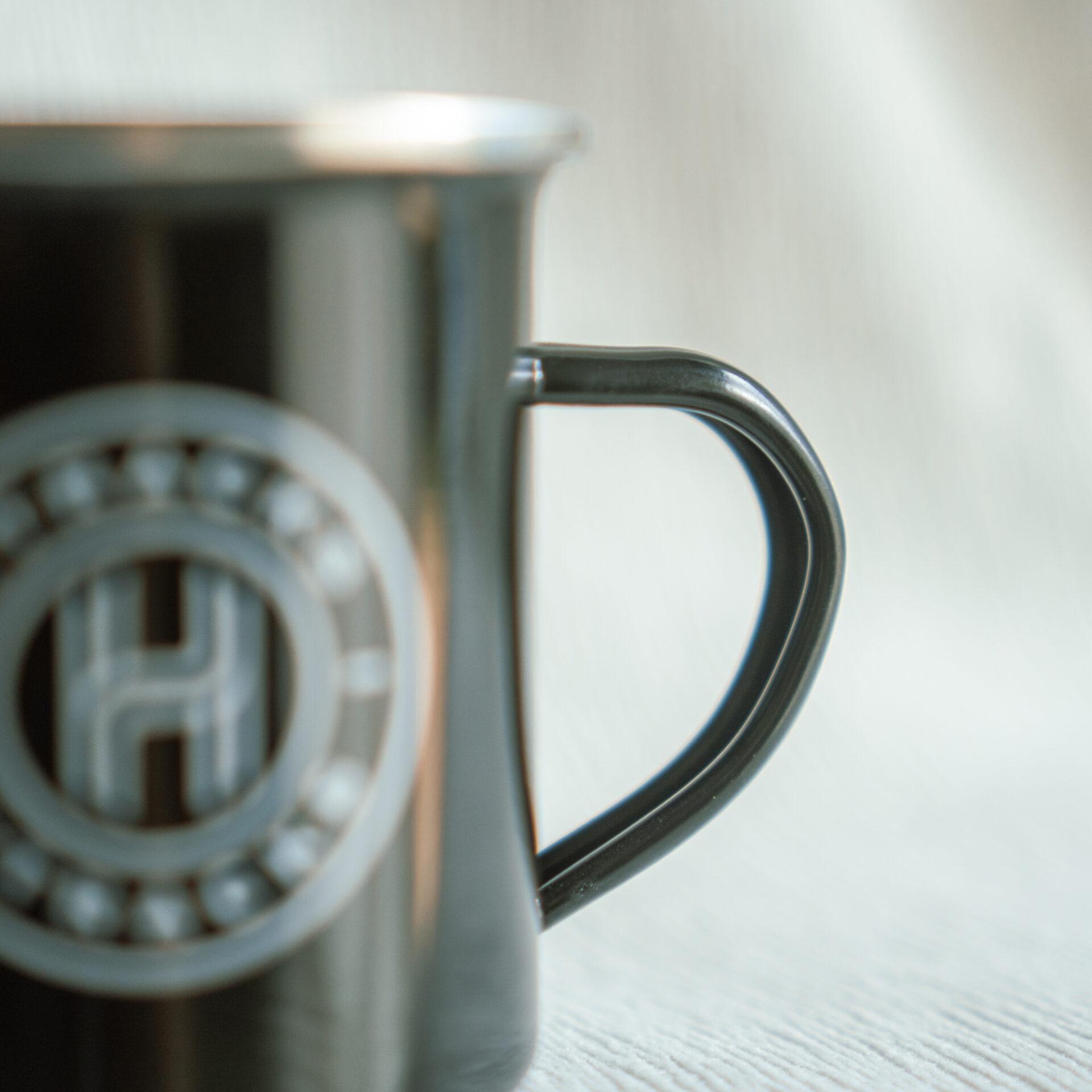 Htracks mug métal noir brillant avec anse