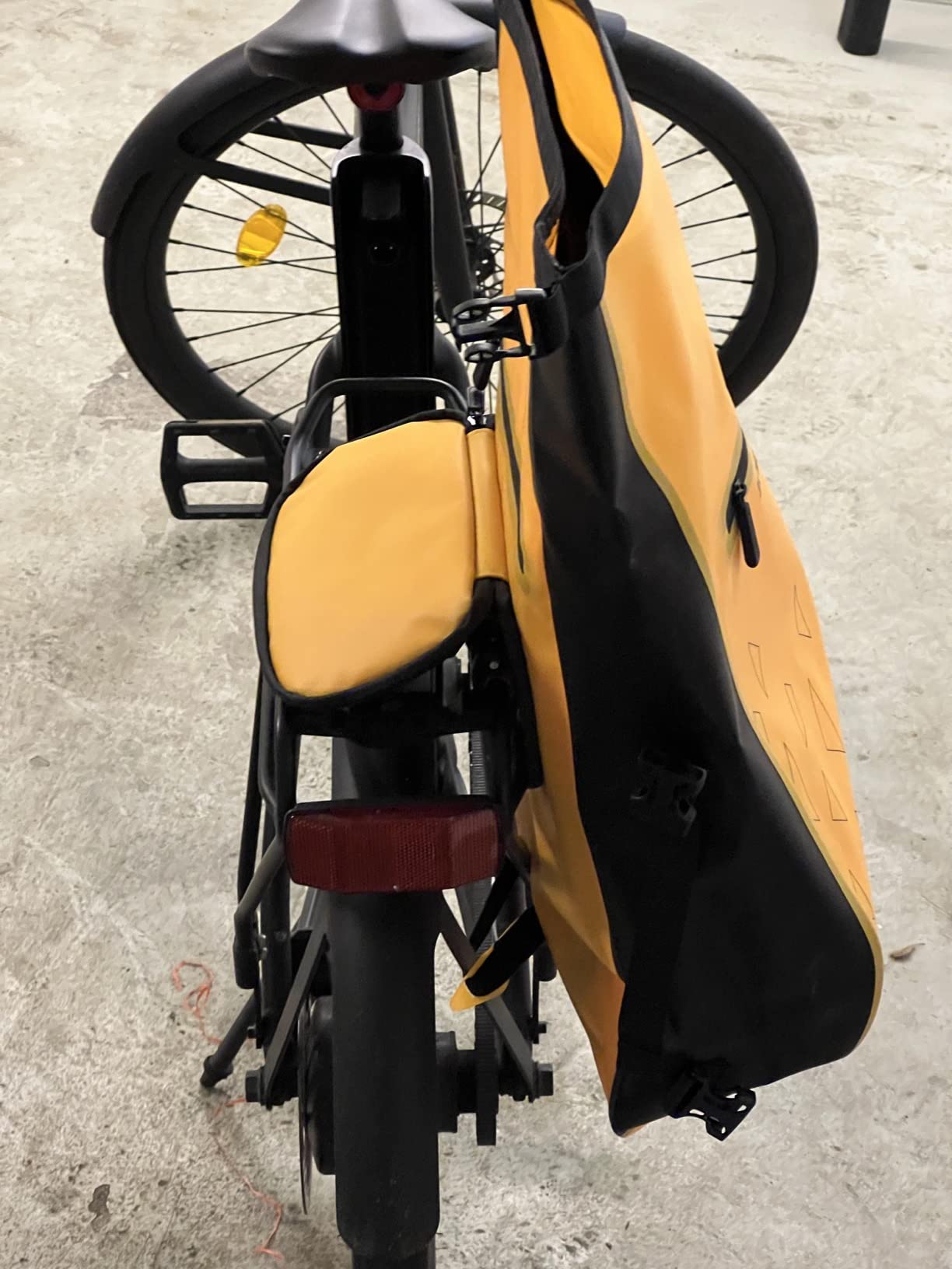 Wozinsky Sacoche Porte-Bagages Vélo Étanche 23L Noire