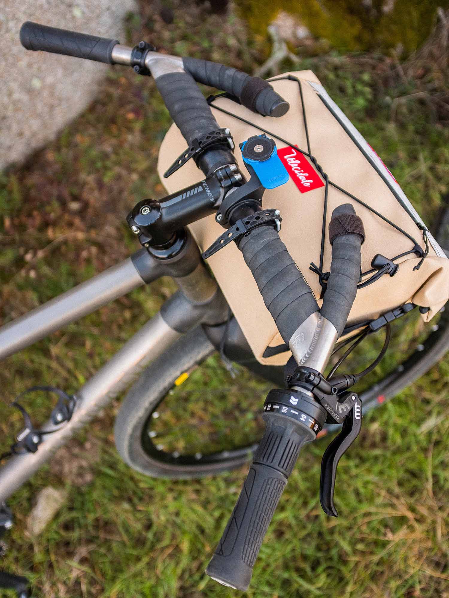Atelier Velocidade Béluga X Caminade sacoche guidon 8L charbon
