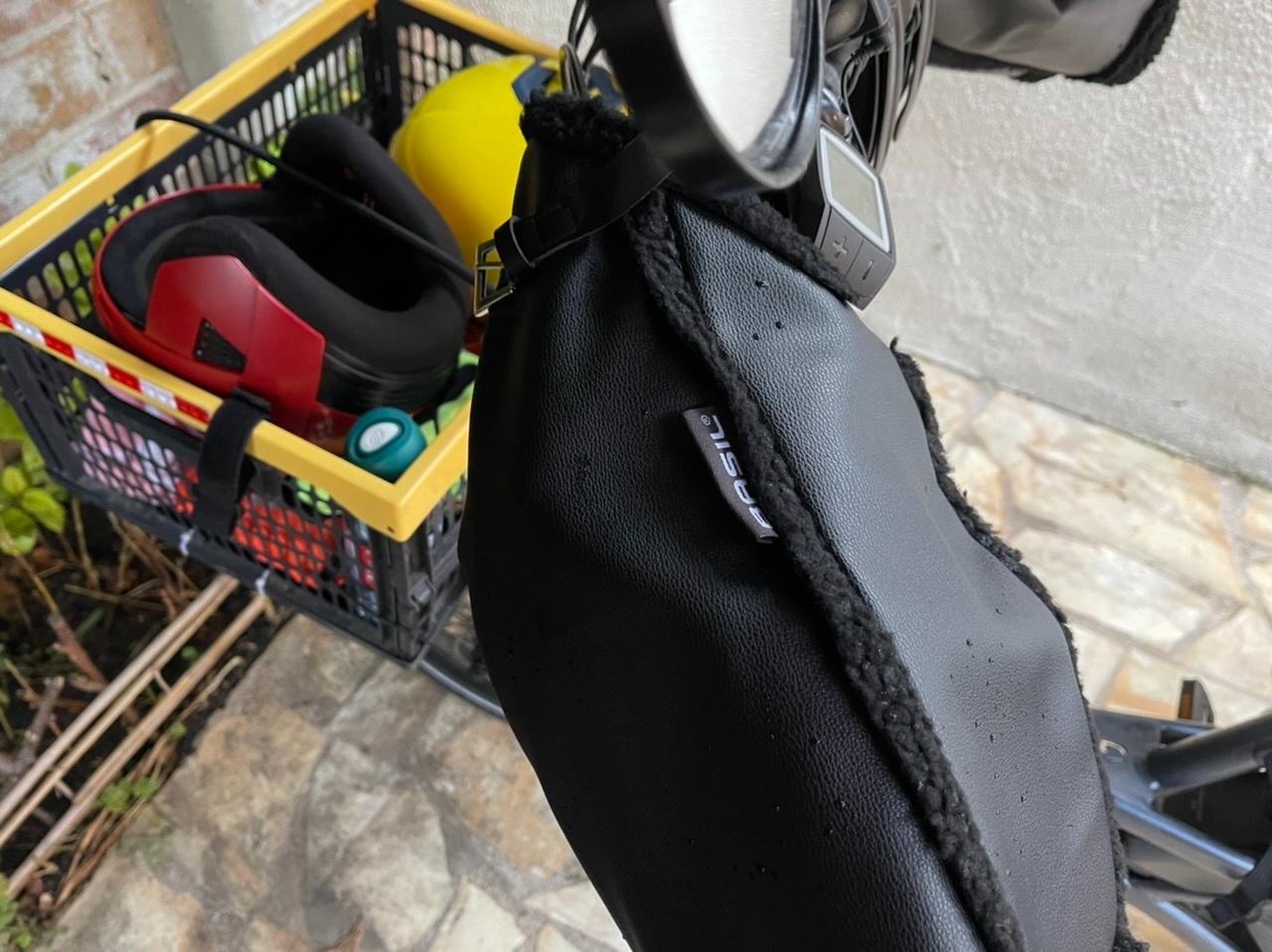 Basil manchons vélo hiver sherpa noir protège-mains