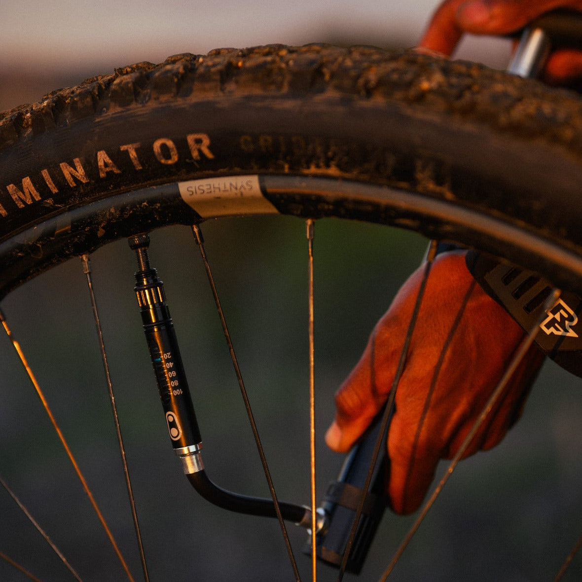 Crankbrothers Klic HV pompe main manomètre Midnight