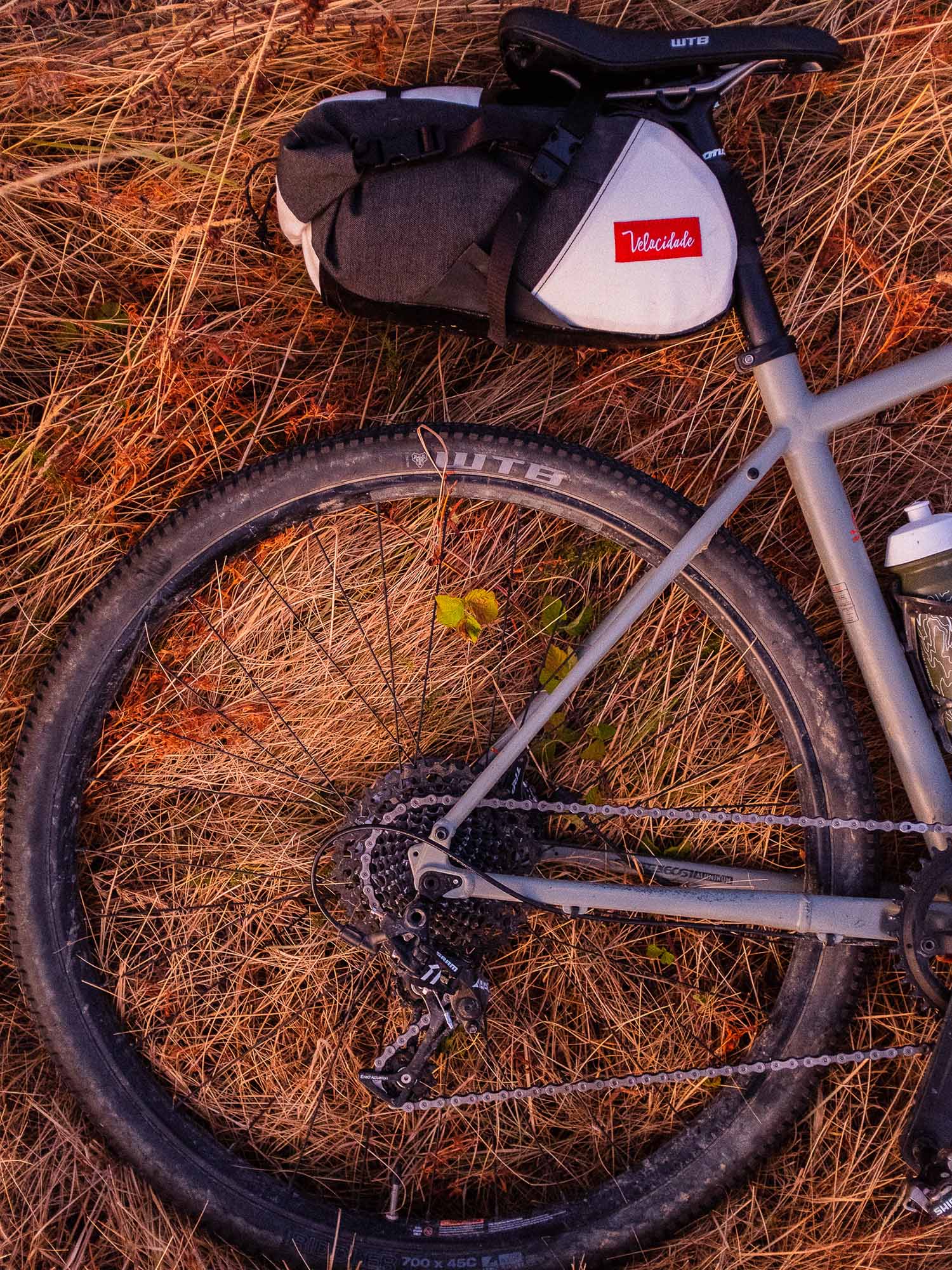 Atelier Velocidade Volcano sacoche de selle Charbon anti-éclaboussures
